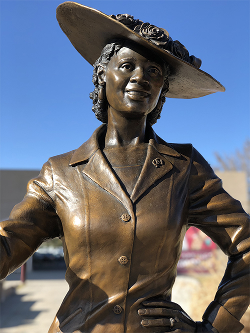 Fannie Mae Duncan statue close up web Fannie Mae Duncan statue close up
