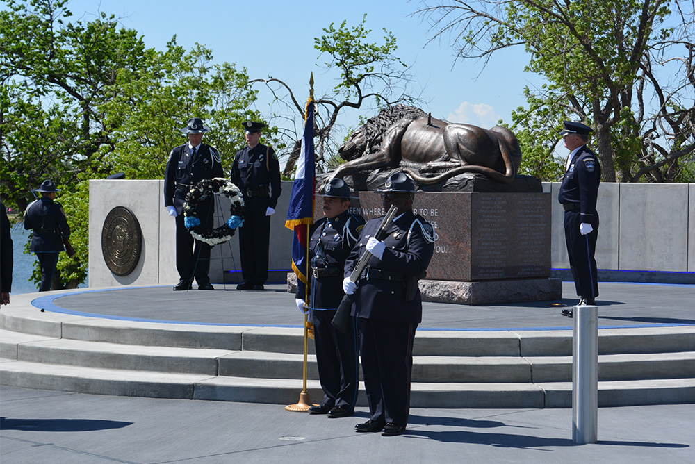 Peace Officers Memorial wreath and lion 1000 Peace Officers Memorial wreath and lion